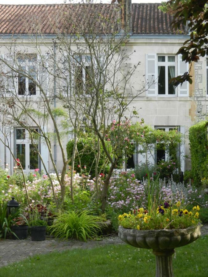 La Maison De L'Ambassadeur Saint-Jean-dʼAngély Dış mekan fotoğraf